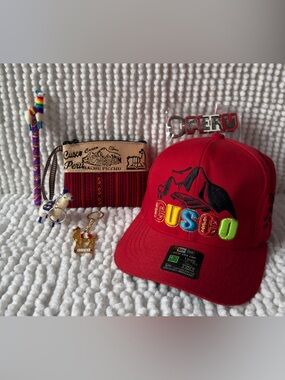 Cusco Peru Bundle - Red Hat + Keychains, Pen &
Bottle Opener (unisex)